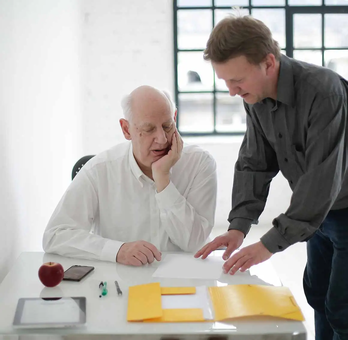 Tax consultant advising a client on business tax filing in the U.S.